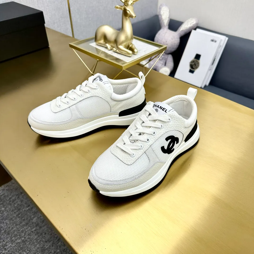 P520👟👟 Chanel - 2024 counter top casual sports shoes This classic design; the upper is electro-embroidered with a variety of techniques; the outsole is fashionable and sporty; unusually incorporating a variety of color elements... The diversified mix and match is very good-looking and versatile, suitable for leisure, fashion, sports and outdoor... ꫛꫀꪝ Go➫ Material: ❶Upper made of: original imported mercerized velvet + double-layer breathable mesh ❷The inner lining is made of: original imported breathable mesh ❸Outsole is based on: original TPU combination outsole. Full set of boutique packaging for women 35-41 and men 38-46